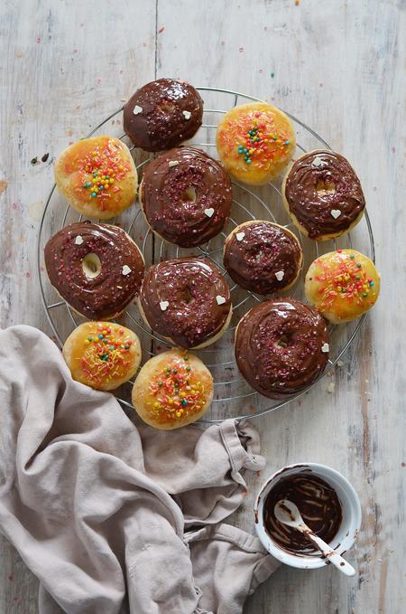 Come preparare i donuts al forno allo yogurt  (ricetta senza burro)