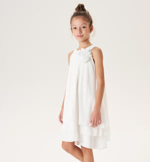 Elegante abito ragazza con fiore