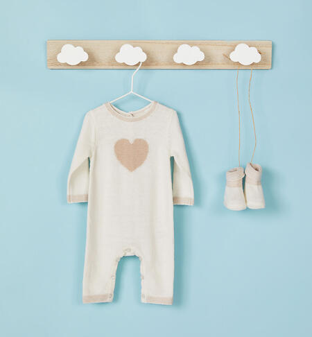 Heart design sleepsuit for babies CREAM